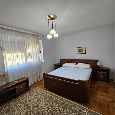 Vintage Blloku * تيرانا