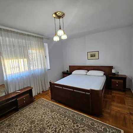 Apartament Vintage Blloku Tirana