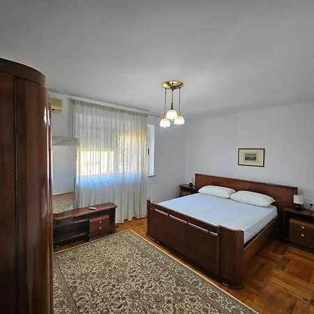 Apartament Vintage Blloku Tirana