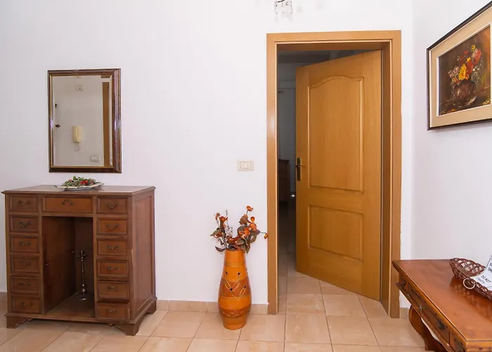 Vintage Blloku * تيرانا