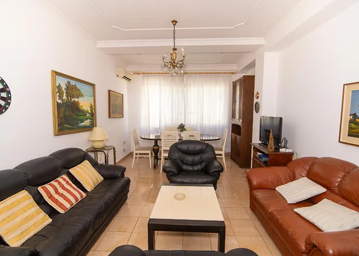 Vintage Blloku * تيرانا