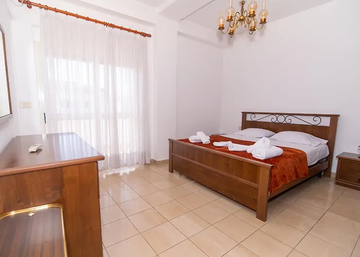 Vintage Blloku * تيرانا