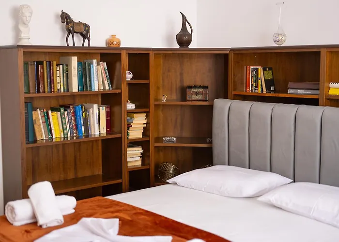 Vintage Blloku * تيرانا