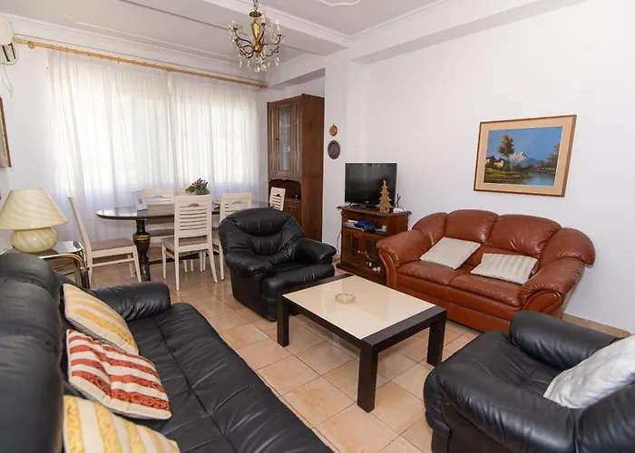 Vintage Blloku * تيرانا