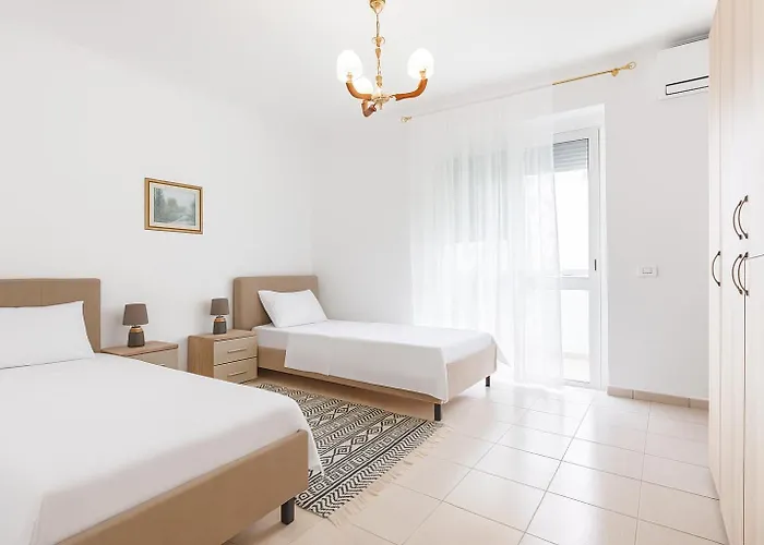 Vintage Blloku * تيرانا